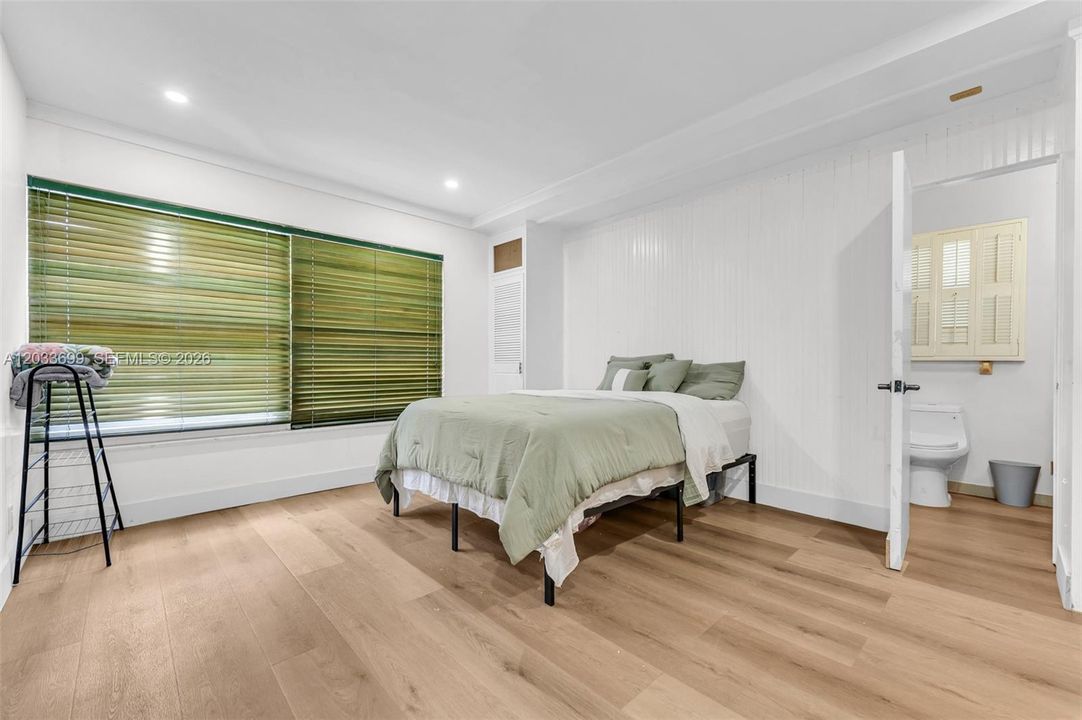 For Sale: $957,000 (5 beds, 2 baths, 3026 Square Feet)