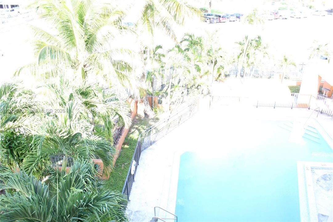 For Rent: $2,250 (2 beds, 1 baths, 943 Square Feet)