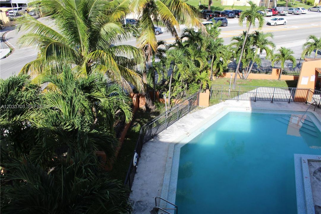 For Rent: $2,250 (2 beds, 1 baths, 943 Square Feet)