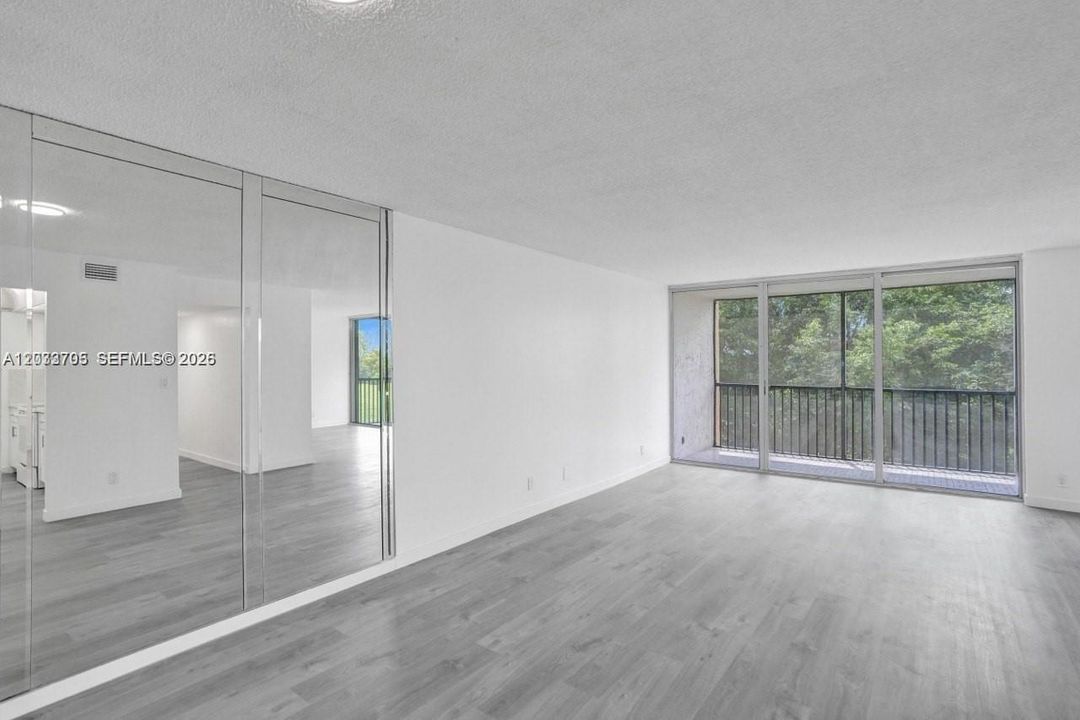 En Venta: $158,999 (2 camas, 2 baños, 1296 Pies cuadrados)