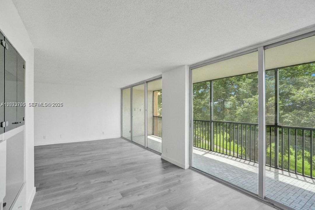 En Venta: $158,999 (2 camas, 2 baños, 1296 Pies cuadrados)