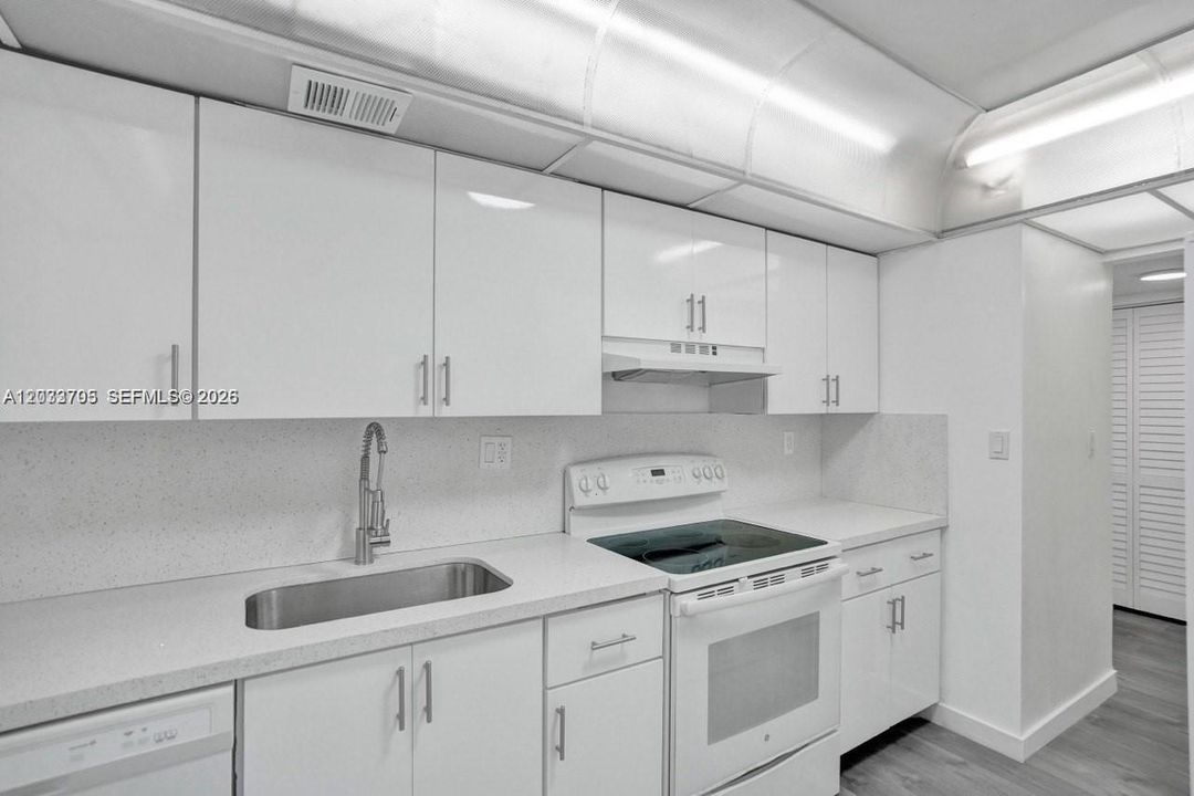 En Venta: $158,999 (2 camas, 2 baños, 1296 Pies cuadrados)