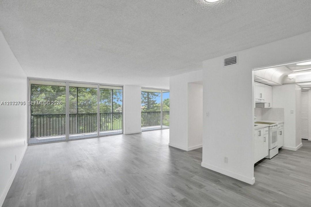 En Venta: $158,999 (2 camas, 2 baños, 1296 Pies cuadrados)