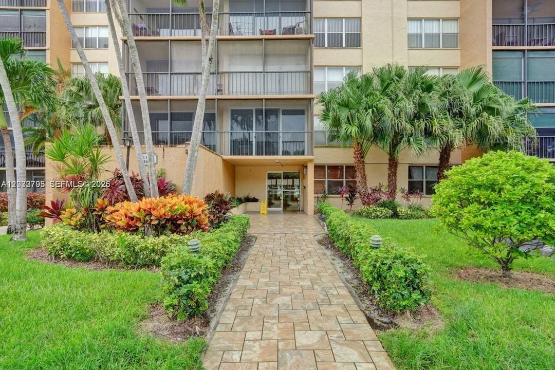 En Venta: $158,999 (2 camas, 2 baños, 1296 Pies cuadrados)