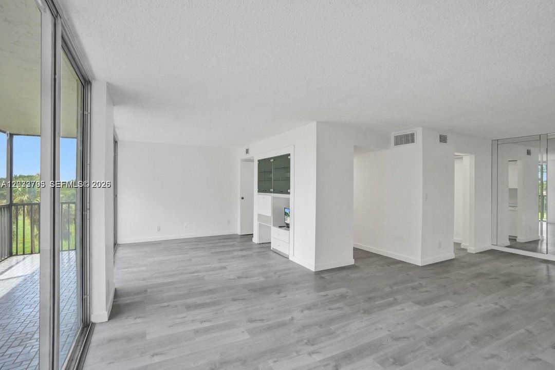 En Venta: $158,999 (2 camas, 2 baños, 1296 Pies cuadrados)