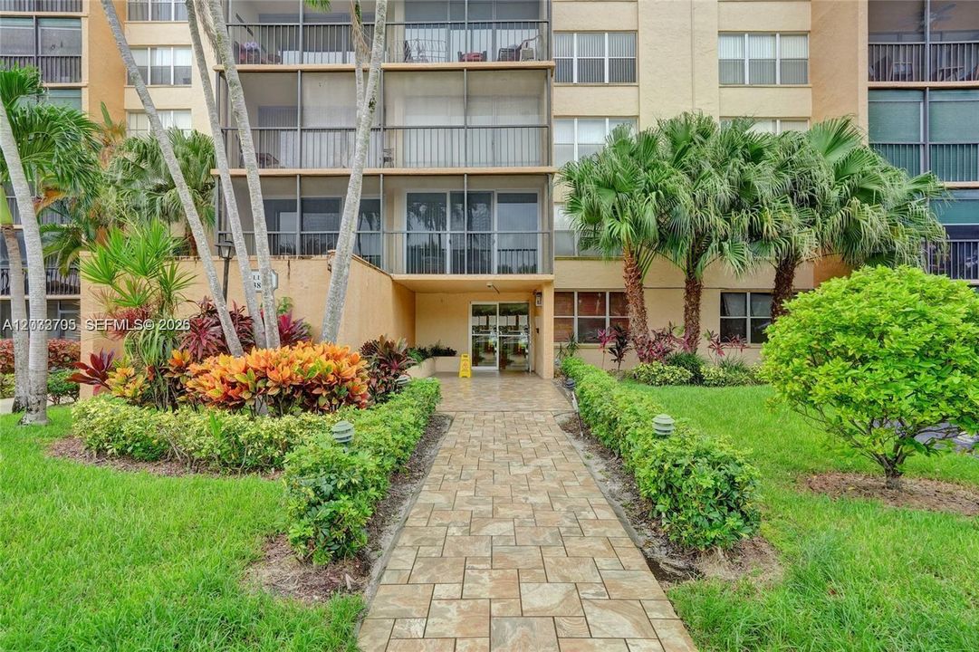 En Venta: $158,999 (2 camas, 2 baños, 1296 Pies cuadrados)