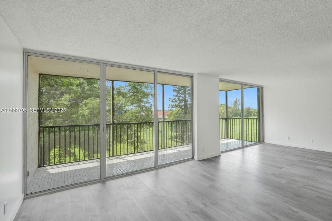 En Venta: $158,999 (2 camas, 2 baños, 1296 Pies cuadrados)