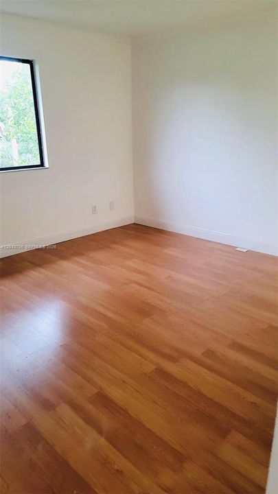 В аренду: $2,000 (2 спален, 2 ванн, 1226 Квадратных фут)