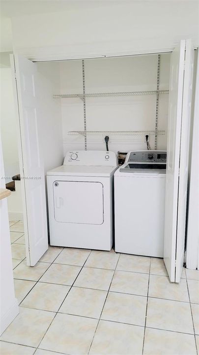В аренду: $2,000 (2 спален, 2 ванн, 1226 Квадратных фут)