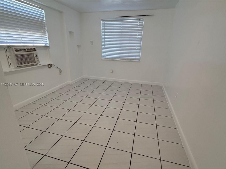 For Rent: $2,100 (2 beds, 1 baths, 1243 Square Feet)
