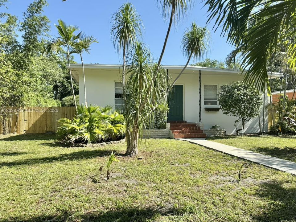 For Sale: $479,000 (2 beds, 1 baths, 864 Square Feet)