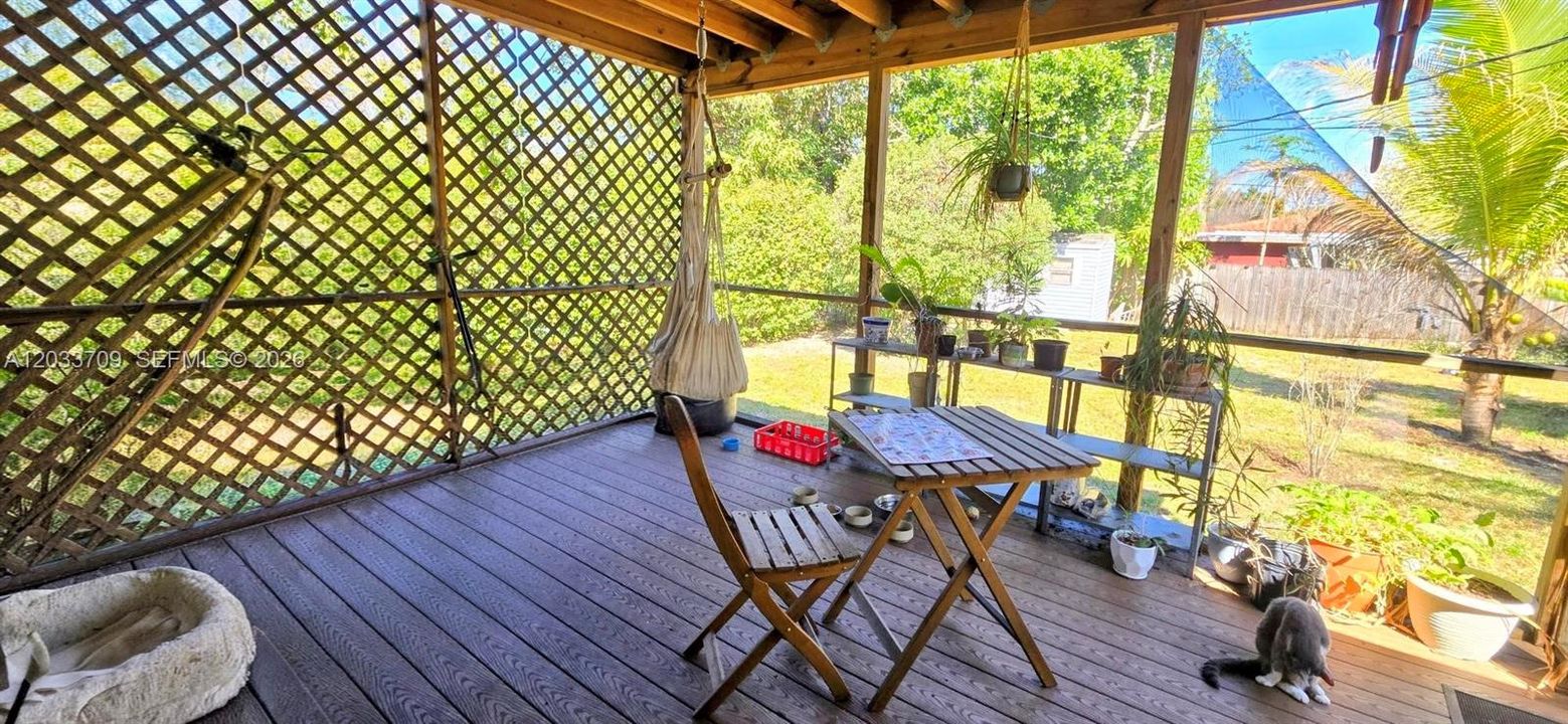 For Sale: $479,000 (2 beds, 1 baths, 864 Square Feet)