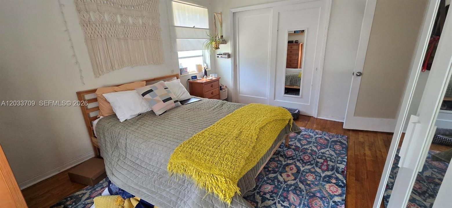 For Sale: $479,000 (2 beds, 1 baths, 864 Square Feet)