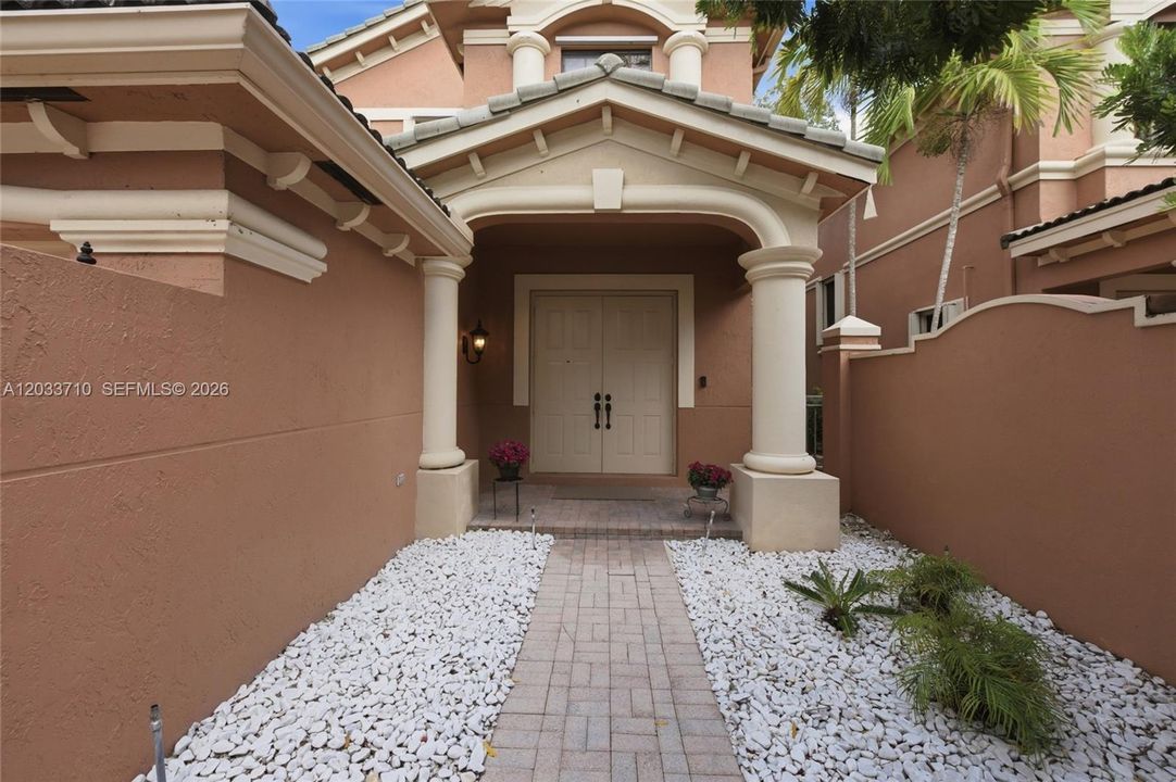For Sale: $899,000 (4 beds, 2 baths, 2360 Square Feet)