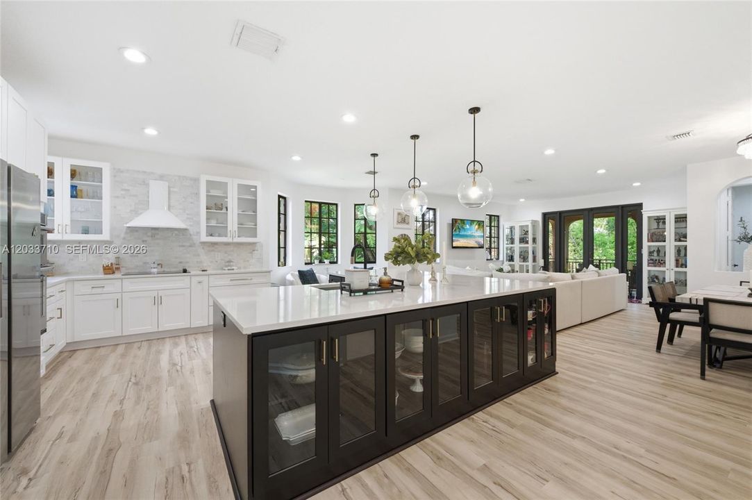 For Sale: $899,000 (4 beds, 2 baths, 2360 Square Feet)