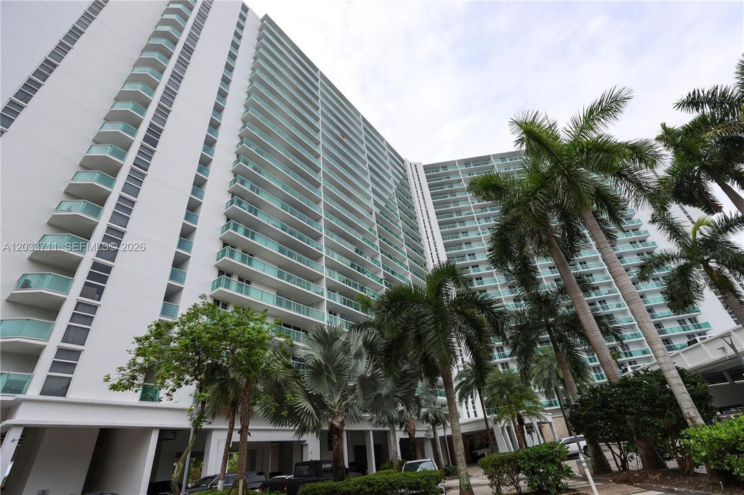 For Sale: $715,000 (2 beds, 2 baths, 1603 Square Feet)