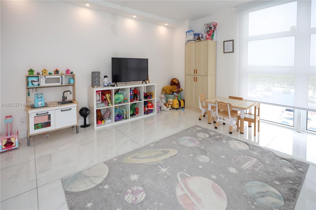 For Sale: $715,000 (2 beds, 2 baths, 1603 Square Feet)