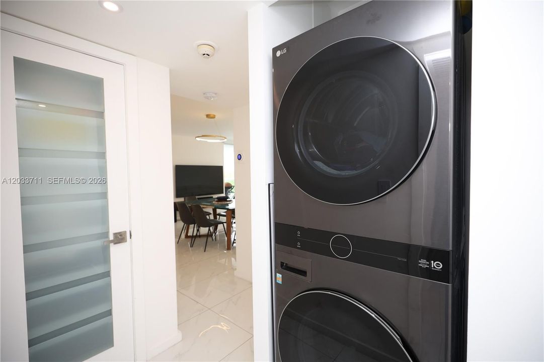 For Sale: $715,000 (2 beds, 2 baths, 1603 Square Feet)