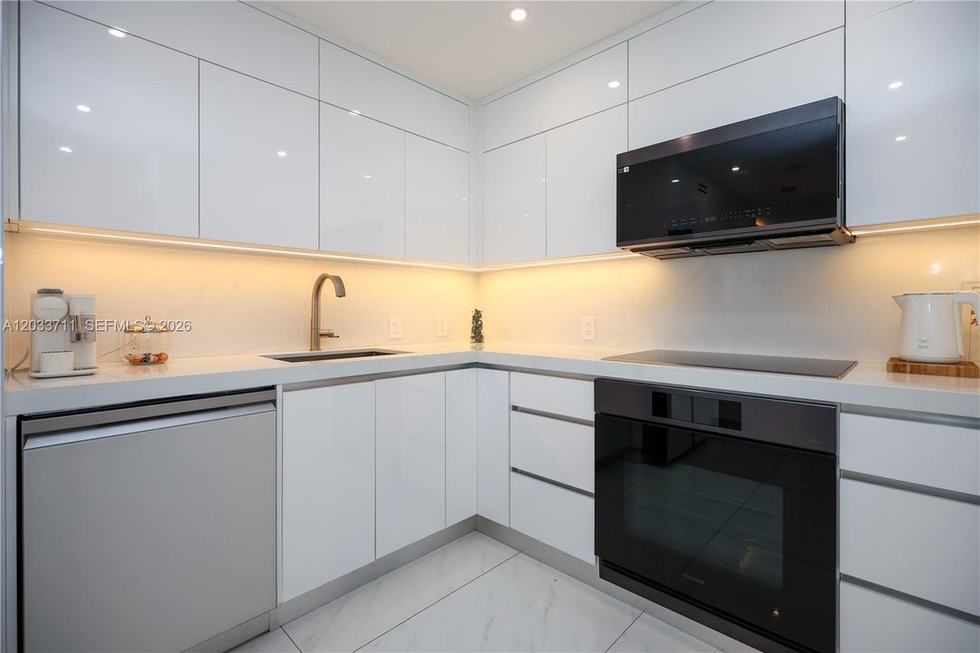 For Sale: $715,000 (2 beds, 2 baths, 1603 Square Feet)