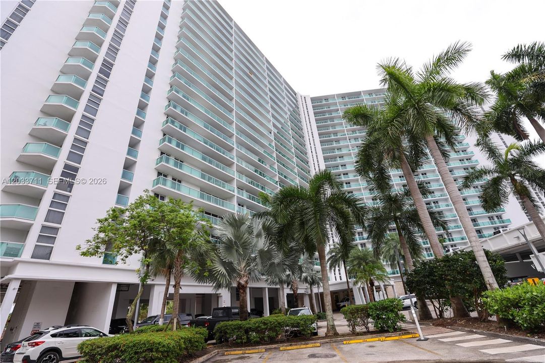 For Sale: $715,000 (2 beds, 2 baths, 1603 Square Feet)