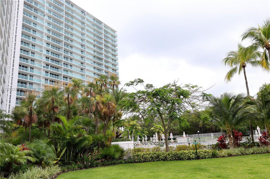 For Sale: $715,000 (2 beds, 2 baths, 1603 Square Feet)