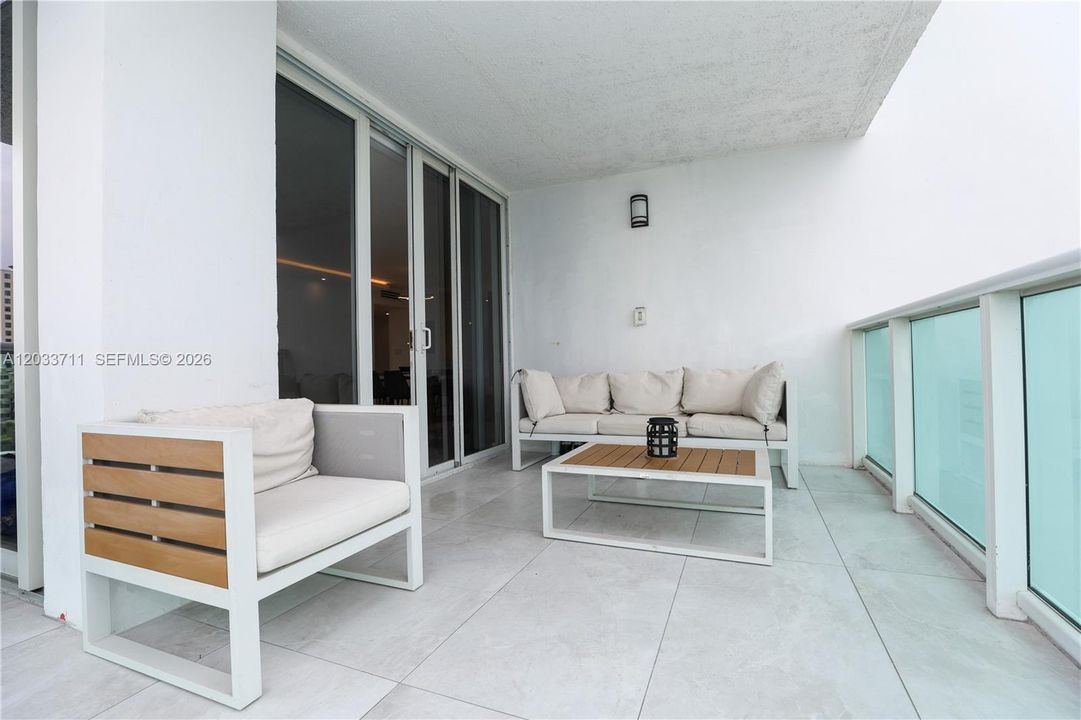 For Sale: $715,000 (2 beds, 2 baths, 1603 Square Feet)
