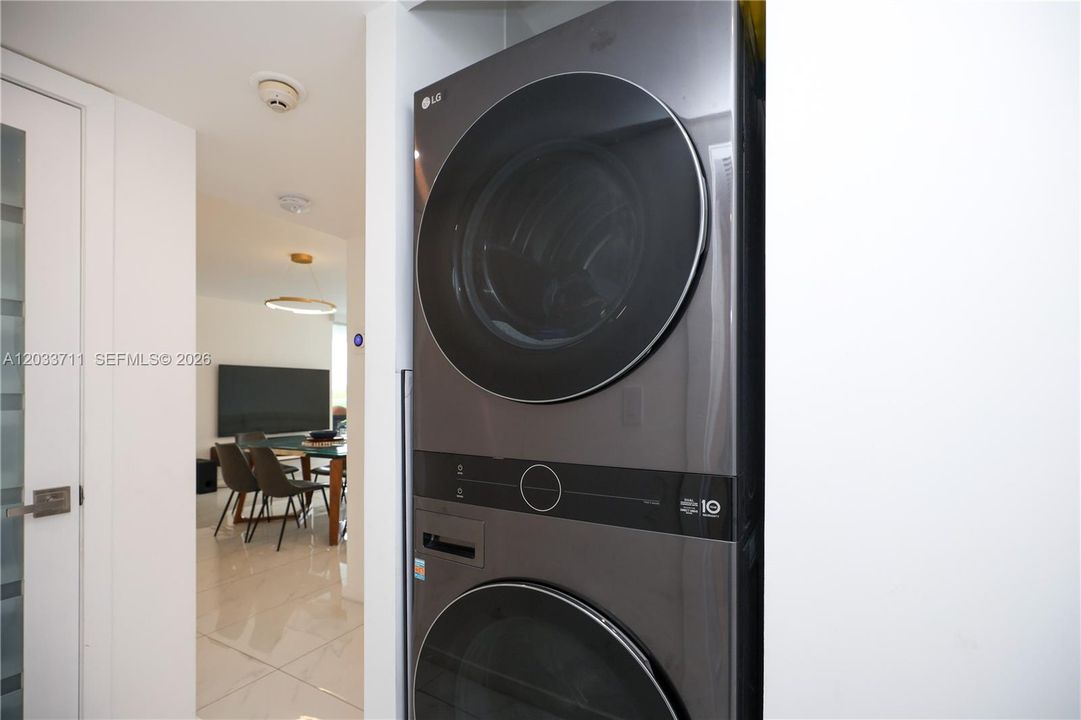 For Sale: $715,000 (2 beds, 2 baths, 1603 Square Feet)
