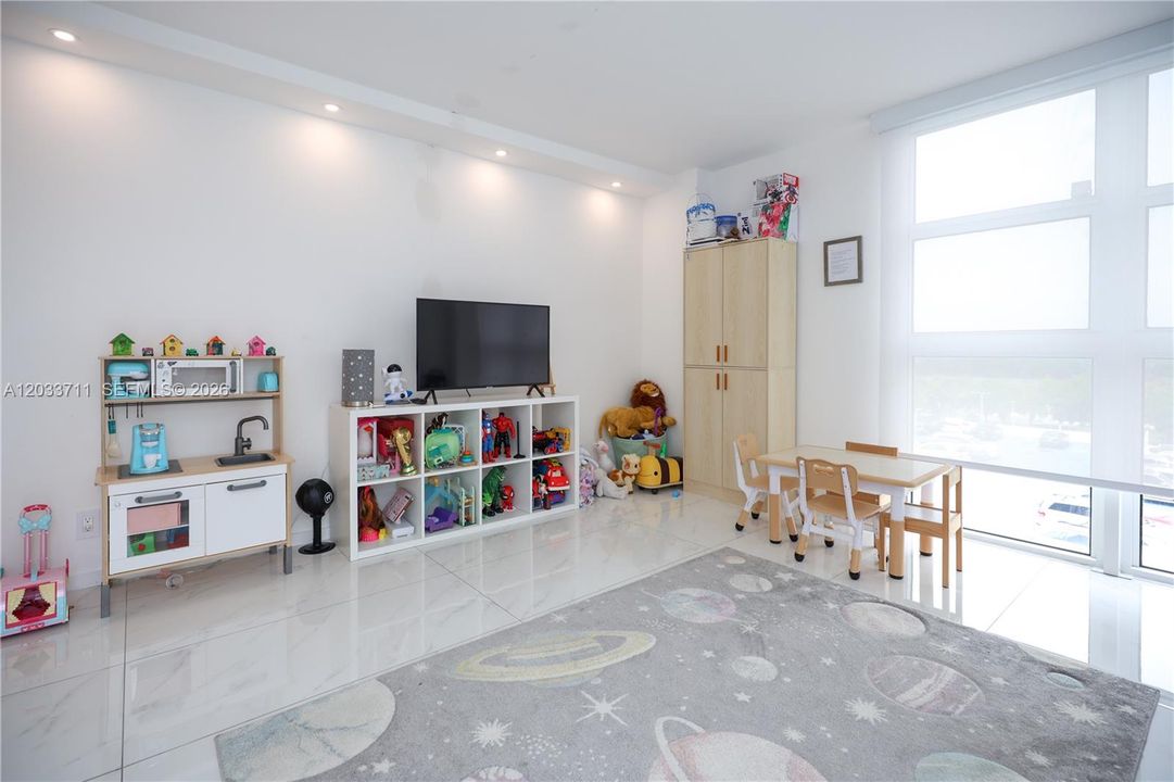 For Sale: $715,000 (2 beds, 2 baths, 1603 Square Feet)