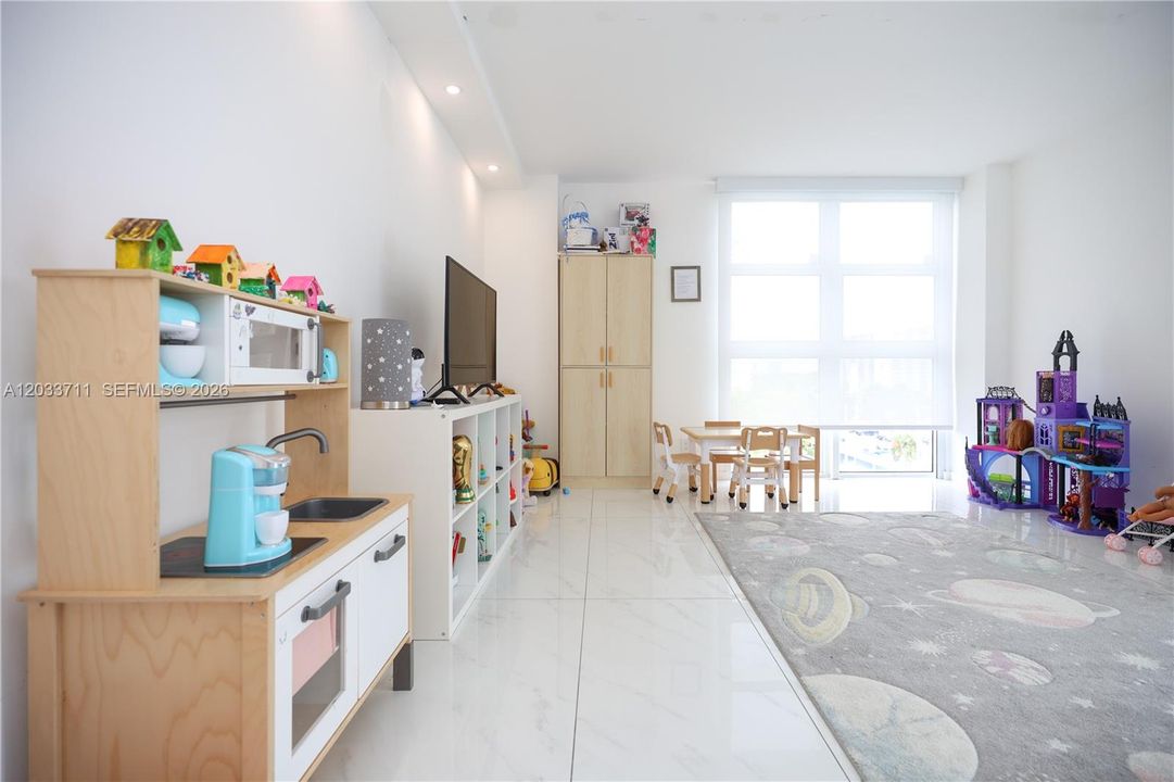 For Sale: $715,000 (2 beds, 2 baths, 1603 Square Feet)