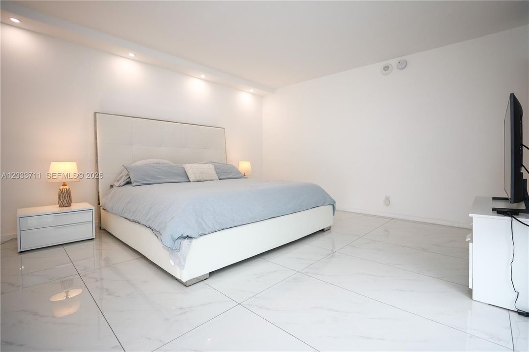 For Sale: $715,000 (2 beds, 2 baths, 1603 Square Feet)