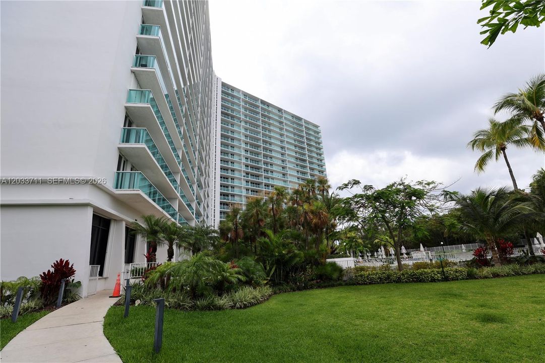 For Sale: $715,000 (2 beds, 2 baths, 1603 Square Feet)