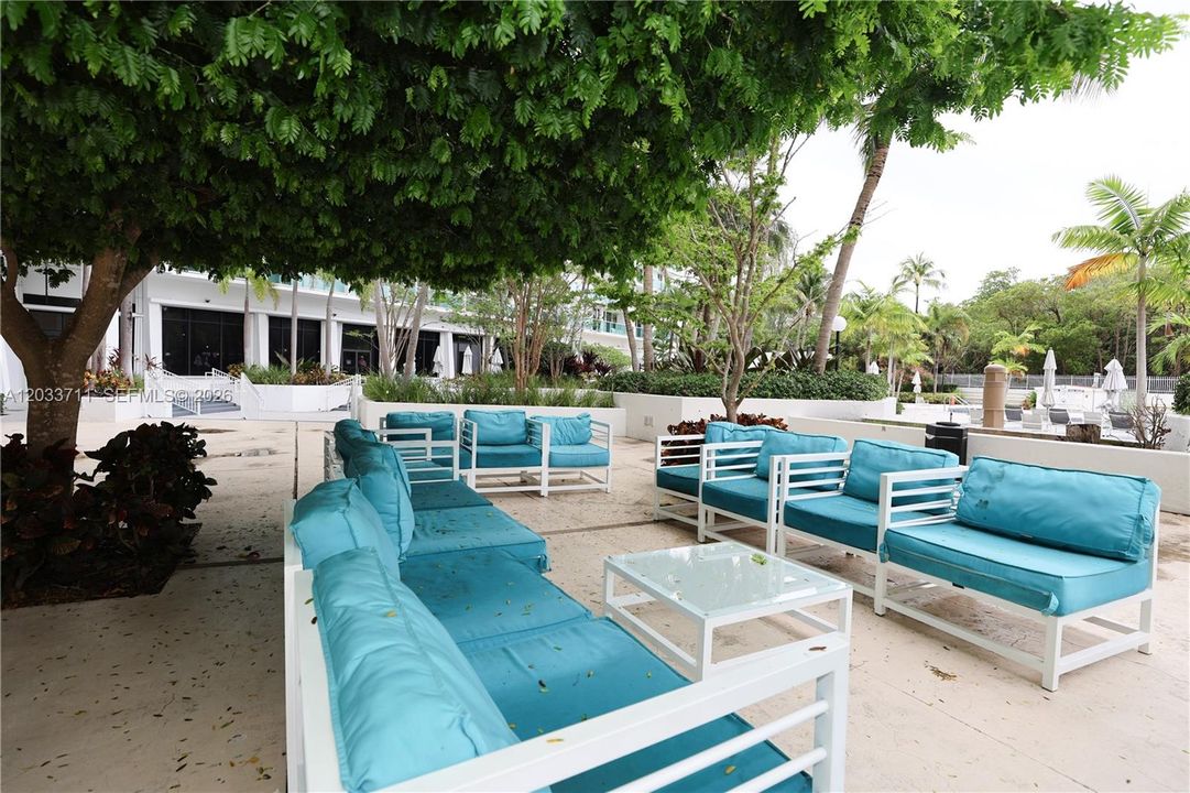 For Sale: $715,000 (2 beds, 2 baths, 1603 Square Feet)