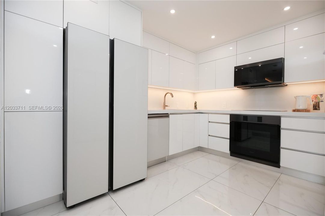 For Sale: $715,000 (2 beds, 2 baths, 1603 Square Feet)