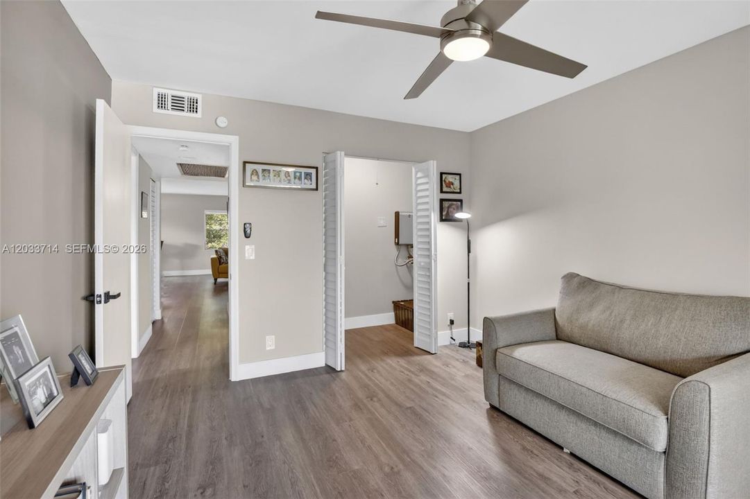 For Sale: $245,000 (2 beds, 2 baths, 1166 Square Feet)
