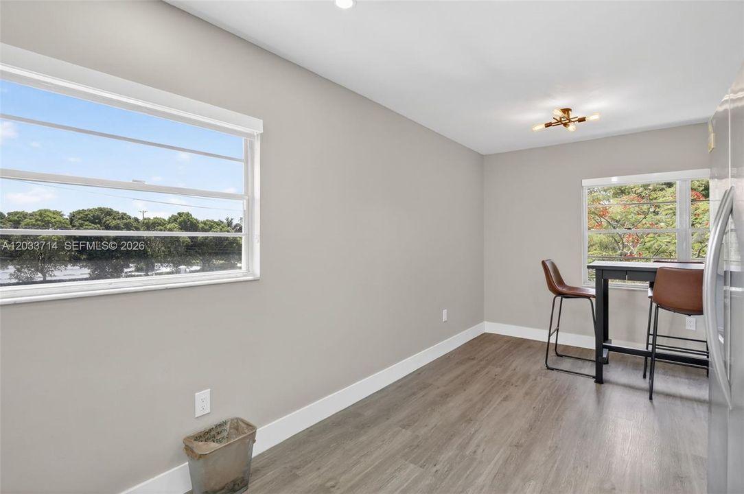 For Sale: $245,000 (2 beds, 2 baths, 1166 Square Feet)