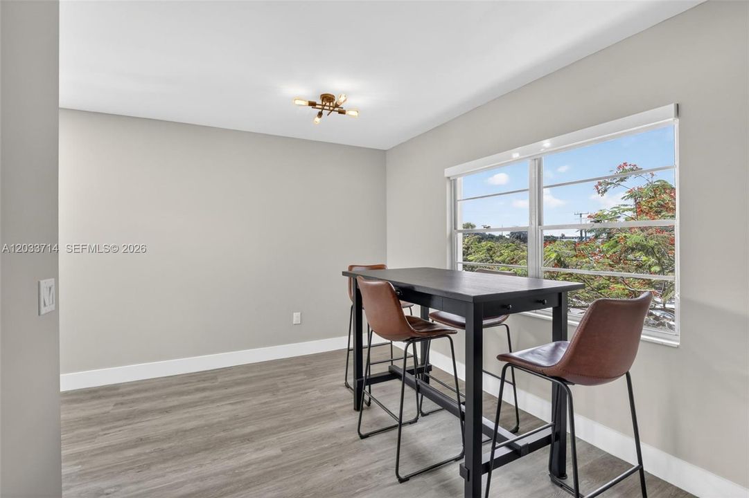 For Sale: $245,000 (2 beds, 2 baths, 1166 Square Feet)