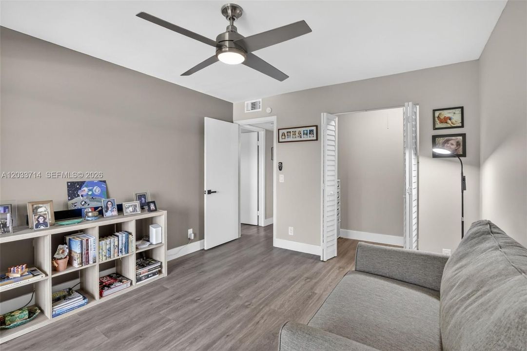 For Sale: $245,000 (2 beds, 2 baths, 1166 Square Feet)