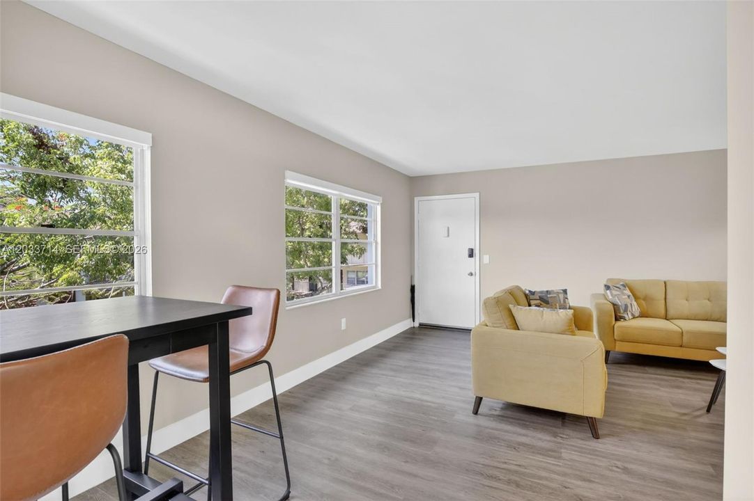 For Sale: $245,000 (2 beds, 2 baths, 1166 Square Feet)