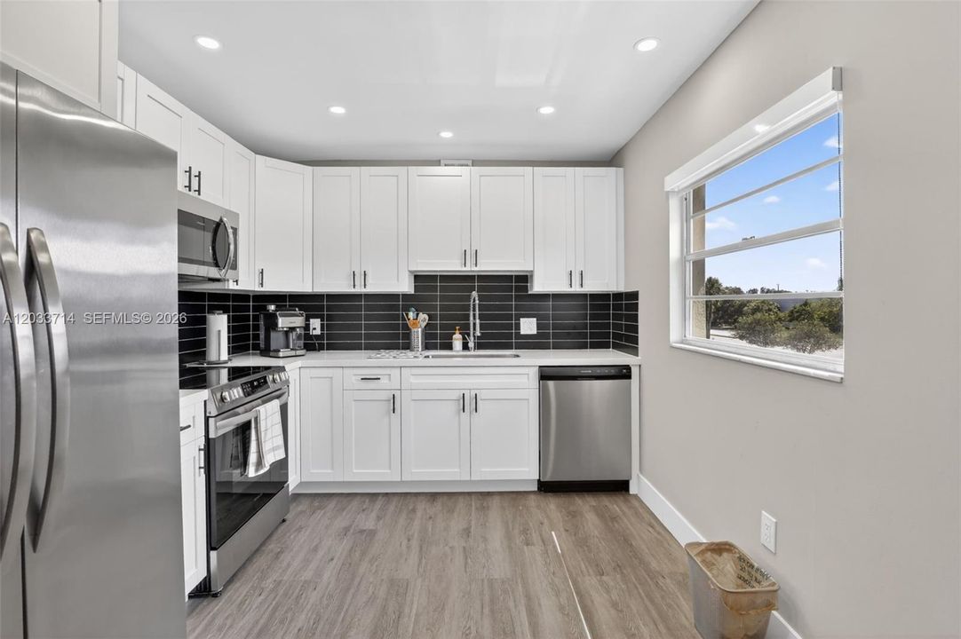 For Sale: $245,000 (2 beds, 2 baths, 1166 Square Feet)