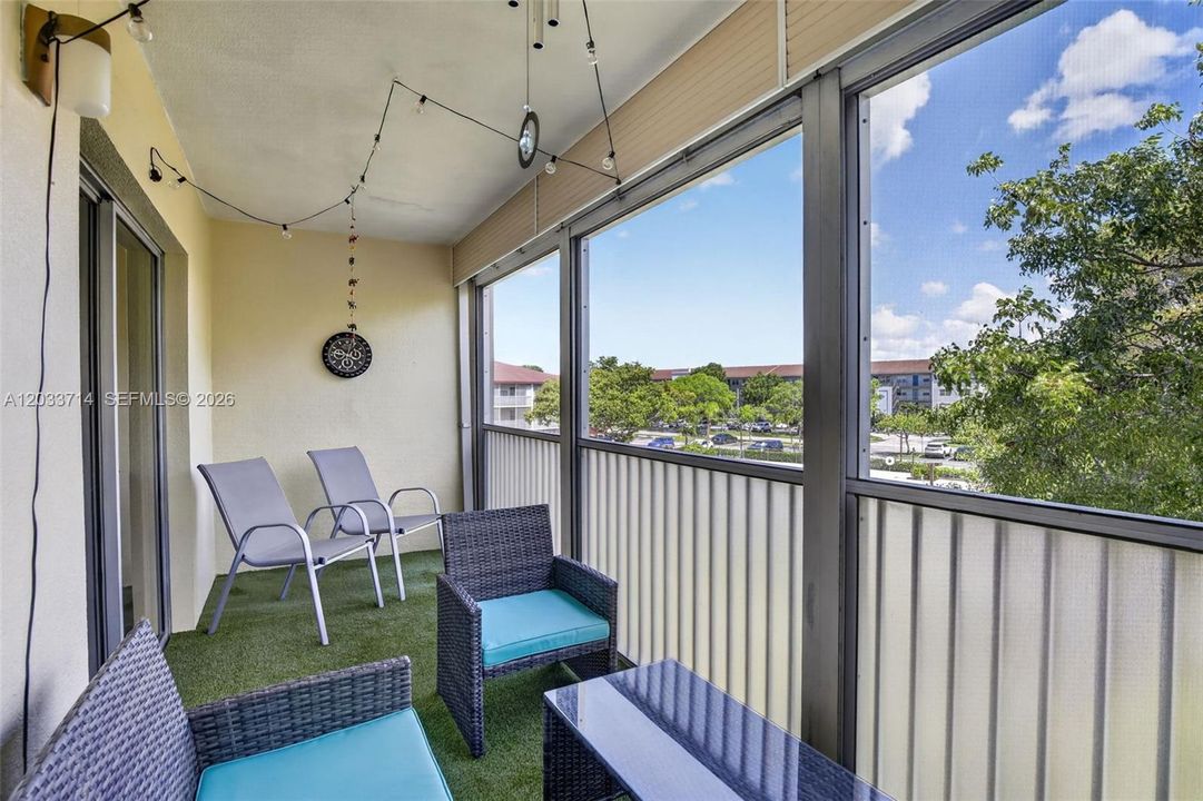 For Sale: $245,000 (2 beds, 2 baths, 1166 Square Feet)