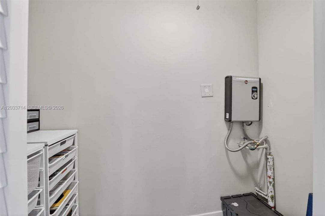 For Sale: $245,000 (2 beds, 2 baths, 1166 Square Feet)