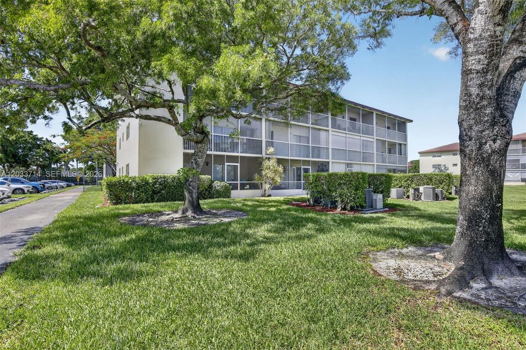 For Sale: $245,000 (2 beds, 2 baths, 1166 Square Feet)