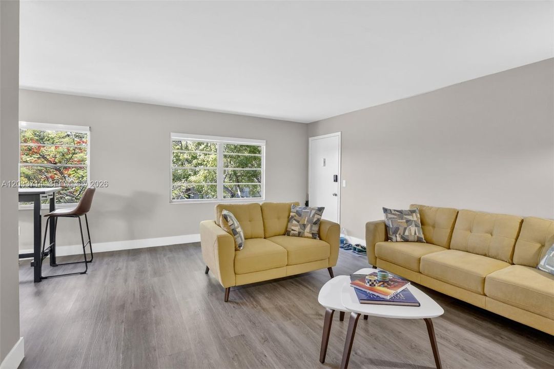 For Sale: $245,000 (2 beds, 2 baths, 1166 Square Feet)