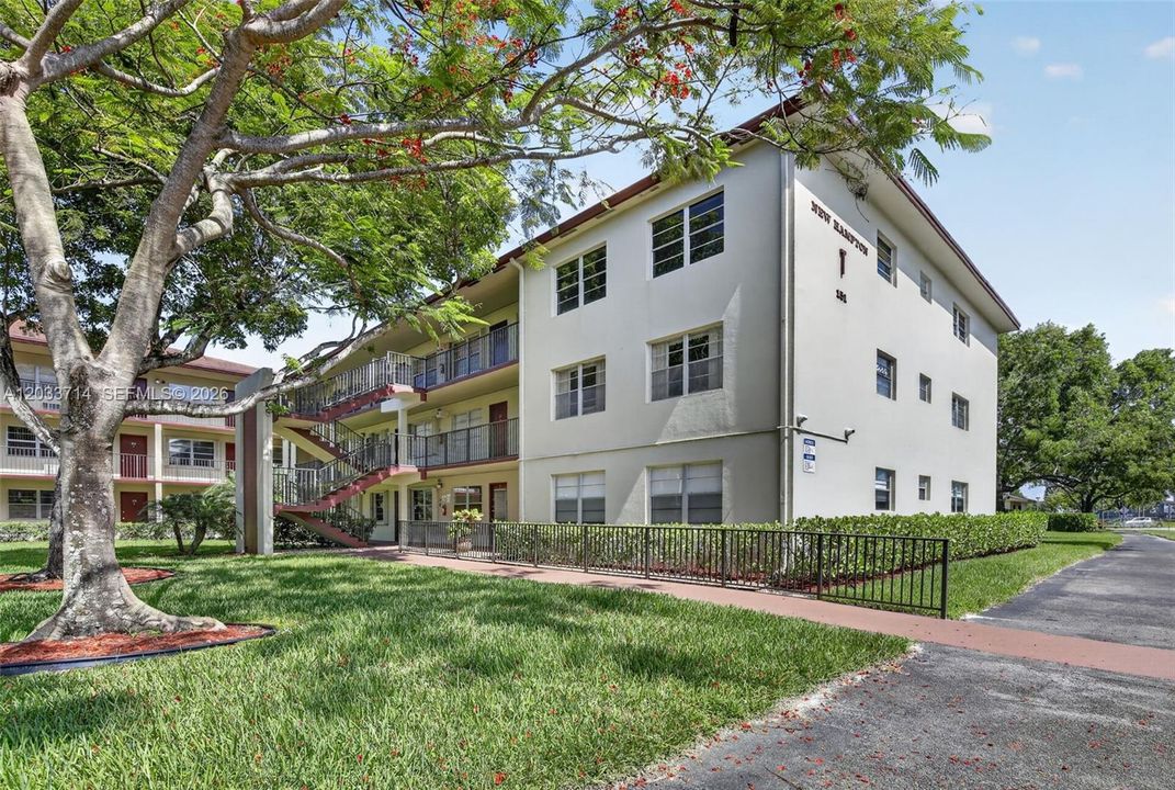 For Sale: $245,000 (2 beds, 2 baths, 1166 Square Feet)