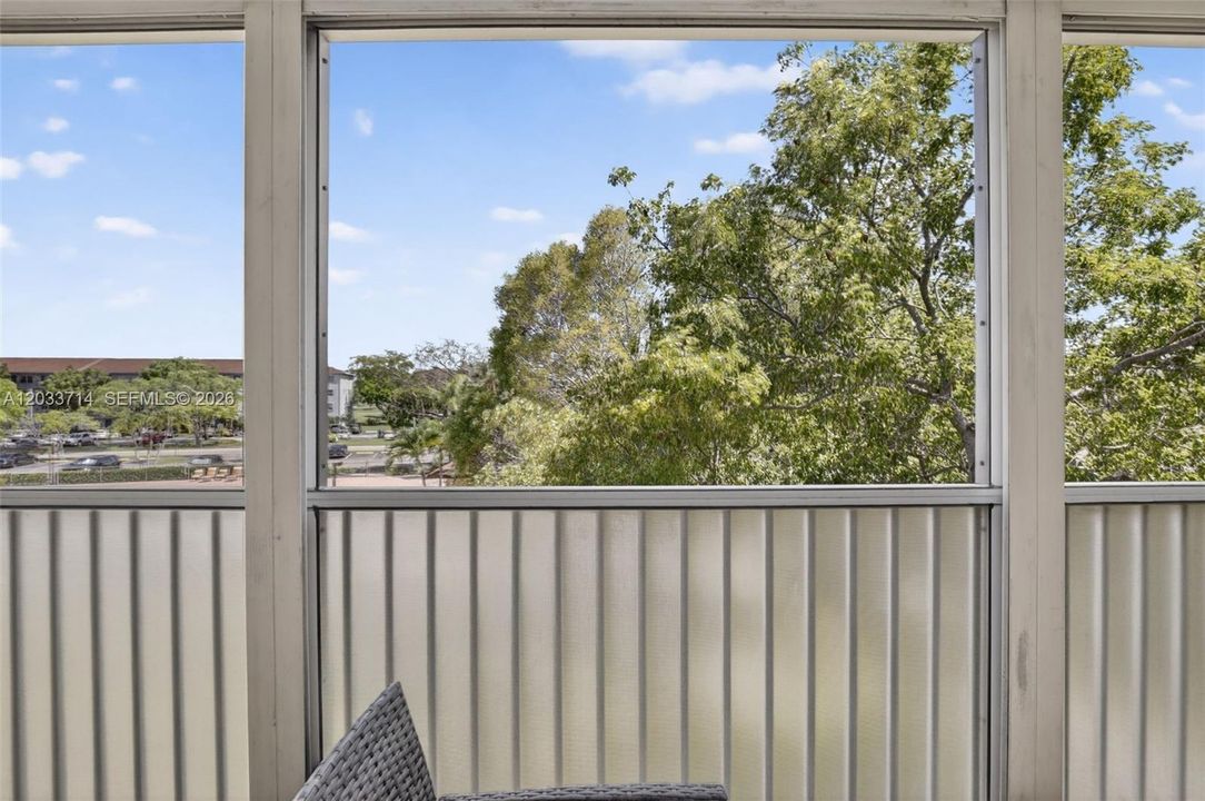 For Sale: $245,000 (2 beds, 2 baths, 1166 Square Feet)