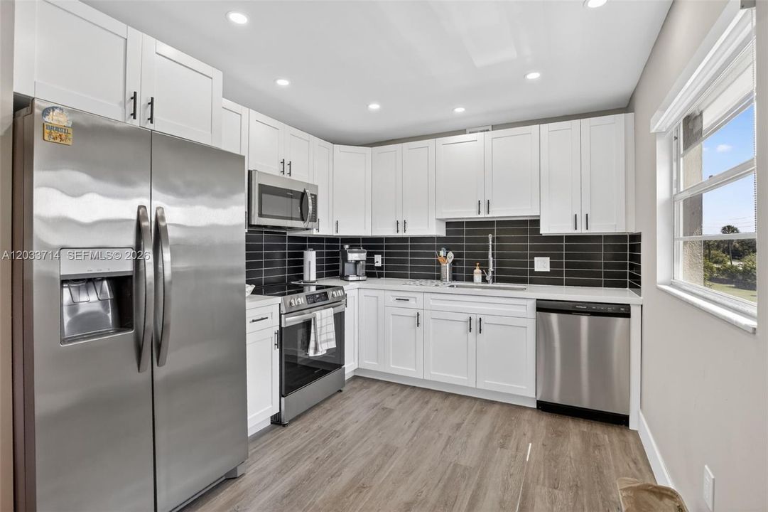 For Sale: $245,000 (2 beds, 2 baths, 1166 Square Feet)