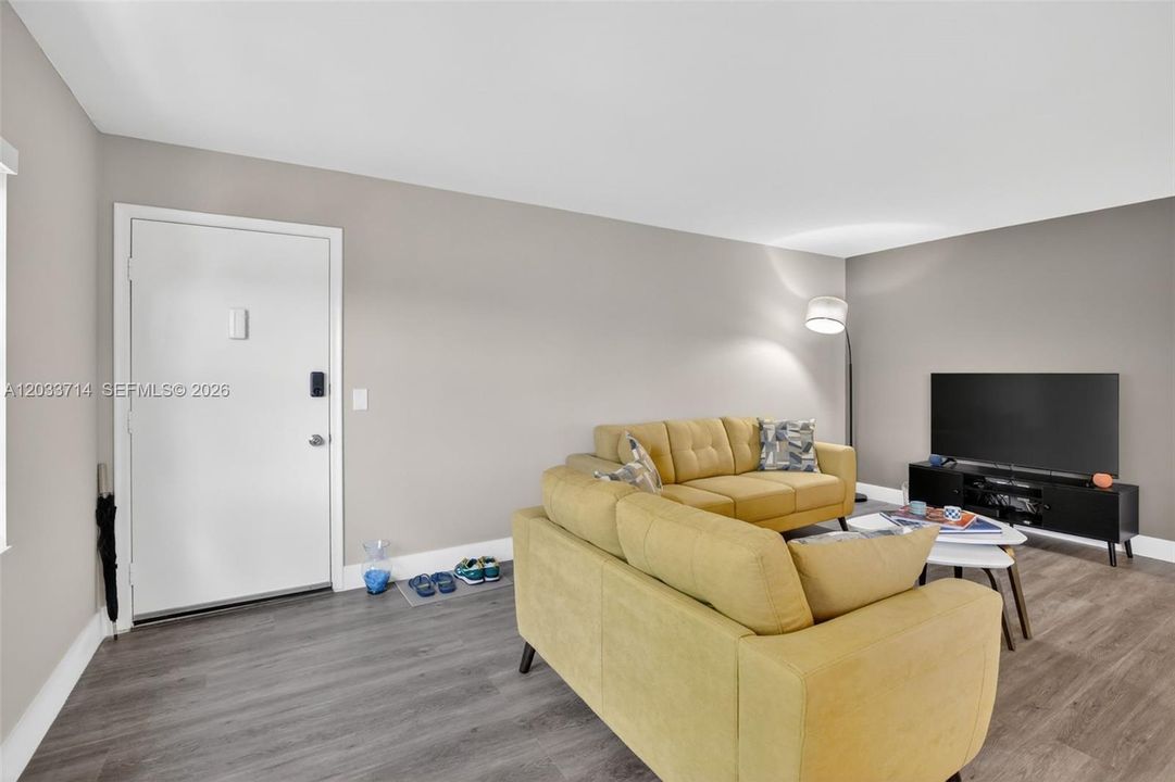 For Sale: $245,000 (2 beds, 2 baths, 1166 Square Feet)