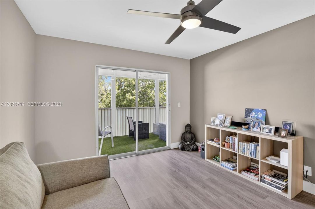 For Sale: $245,000 (2 beds, 2 baths, 1166 Square Feet)