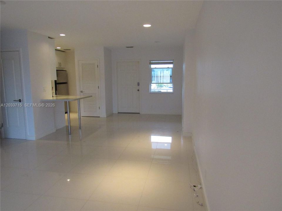 For Rent: $2,000 (1 beds, 1 baths, 660 Square Feet)
