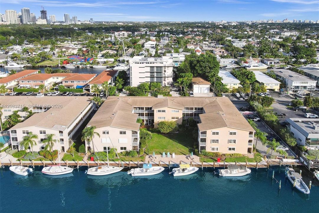 For Rent: $2,000 (1 beds, 1 baths, 660 Square Feet)